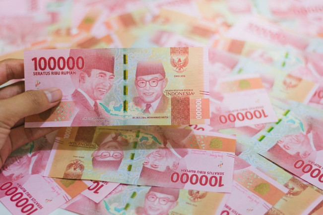 Perang Dagang Memanas, Rupiah di Pasar Offshore Tembus Rp17.006 per Dolar AS